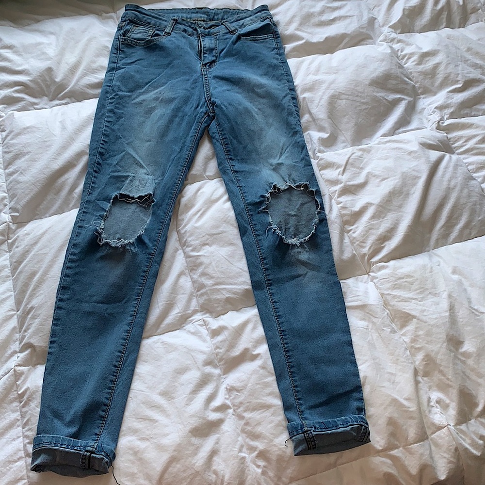 High waisted, ripped skinny jeans!